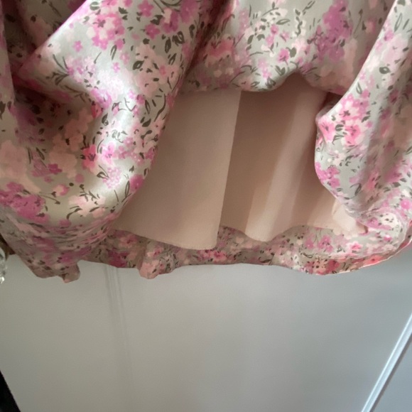 Silk dress in soft taupe with pink floral print by Kenzie - Picture 6 of 6